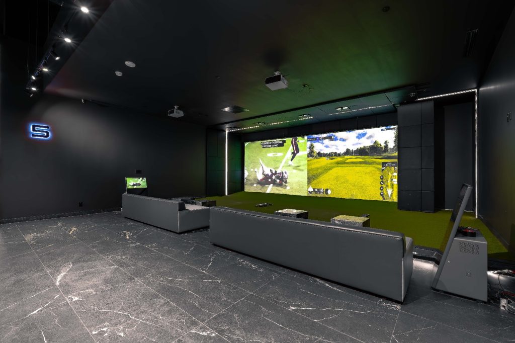 Group golf bay experience